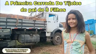 Chegou A Primeira Carrada De Tijolos Para o Viúvo  Pai De 5 Filhos