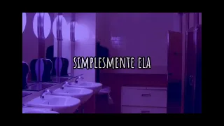 Como seria escutar "Simplesmente Ela" no banheiro de uma festa