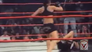 CRIS CYBORG FIRST FIGHT VS ERICA PAES