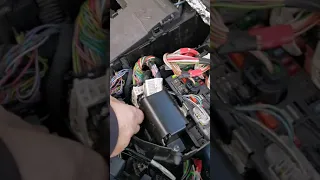 Peugeot 308 1.6 hdi 2012 fan relay changing