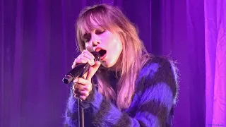 Suki Waterhouse, To Love (unreleased song), live in San Francisco, January 11, 2023 (4K)