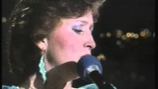 Bonnie Raitt - Love Me Like A Man - Austin City Limits 1984