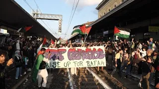 Bologna, corteo pro Palestina occupa i binari della stazione