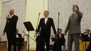 День Победы поют Сергей Зыков, Сергей Русанов и Валерий Малышев.