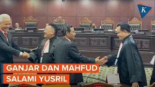 Senyum Ganjar-Mahfud dan Kubu Prabowo-Gibran Saat Foto Bareng Jelang Sidang MK