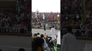 パキスタン・インド国境パレード　パキスタン側から