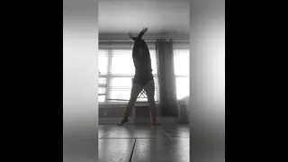 Sexy floor dance Two feet music