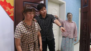 A rural mother gave her son 2 million yuan, but the son drove her away