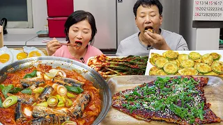 감칠맛 좋은 칼칼한 꽁치김치찌개 쫄깃쫄깃한 황태양념구이 애호박전 계란후라이 먹방