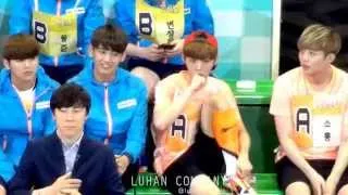 140526 @ MBC Idol Futsal_LOVELY LUHAN - 5_신발끈 묶는 루한♥