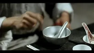 音樂僵尸：英叔來師弟家吃飯，還自帶碗筷，銀碗一掏出來全場震驚