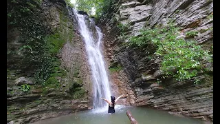 ПШАДСКИЕ ВОДОПАДЫ лето 2019. Проливной ДОЖДЬ и очень теплая вода. Отдых в ГЕЛЕНДЖИКЕ.