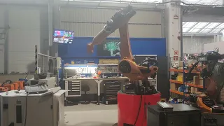 KUKA KR180 R2900 with KRC4