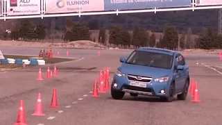 Subaru XV 2016 - Maniobra de esquiva (moose test) y eslalon | km77.com