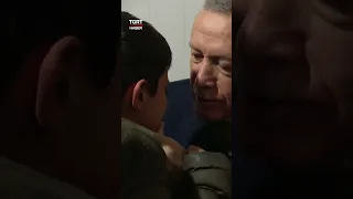 Depremzede Çocuk Cumhurbaşkanı Erdoğan'a Sarılarak Ağladı - TGRT Haber