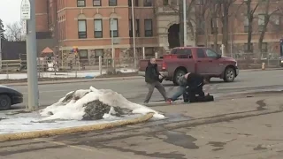 Bystander video shows Edmonton Good Samaritan in action