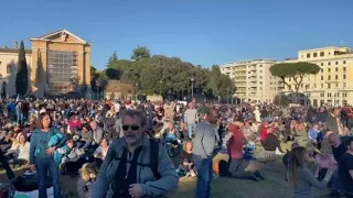 Roma, in migliaia a piazza San Giovanni contro green pass e obbligo vaccinale