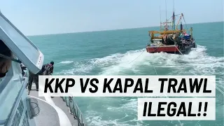 Mencuri Ikan di Selat Malaka, Dua Kapal Trawl Malaysia Mencoba Kabur!