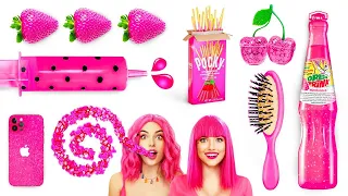 ¡Desafío de comer solo bocadillos de color ROSA! | Desafío de dulces rosas y comida rápida de RATATA
