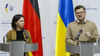 Baerbock in der Ukraine: "Keine Abkürzung auf dem Weg zu EU-Vollmitgliedschaft" | AFP