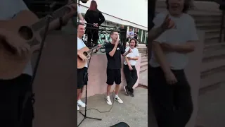 группа  Dabro в Сыктывкаре! Поют на улице с уличным музыкантом !!!
