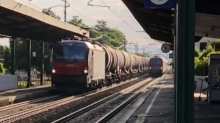 UNA SPETTACOLARE MARCIA PARALLELA in PIENA STAZIONE!!