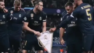 Awkward Gareth Bale refuses to hold the Real Madrid flag, but why? 2019 HD