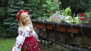 Дарина Мисько та Вікторія Юзва ''А ми дівчата з України''