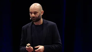 The unseen world around us  | Valentin Hammoudi | TEDxBerlin