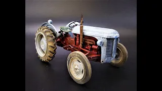 Ferguson TE-20 FF-30 Petit Gris Farm Tractor 1/24 Scale Model Kit Build Review and Weathering Heller