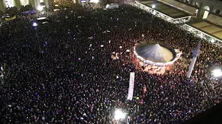 Firenze, le 'Sardine' riempiono piazza della Repubblica: "Siamo 40 mila"