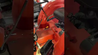 How to check your Hydraulic Fluid Level on Kubota L2501 Tractor #larrysbrusch