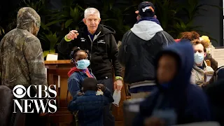 "Mattress Mack" opens Houston furniture stores to hundreds without power after storm