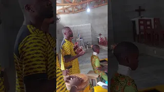 Pater/Mbanengan kin a bebedzan avec la Chorale Saint Jean Paul II de Nyala Douala (A/C: Gaby Ndongo)