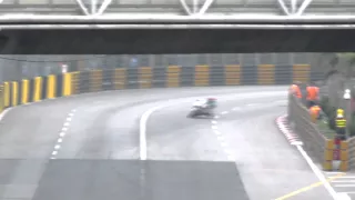 Peter Hickman - Crash at Macau Grand Prix by martimotos.com
