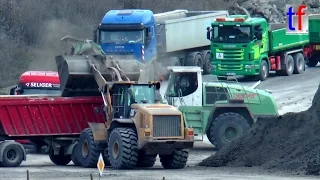 NBS Wendlingen - Ulm, PFA 2.2: Liebherr L576 & CAT 972H, Massenumschlag Aichelberg, 13.11.2015.