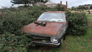 Exploring a Collapsing Abandoned House with a Car Left Behind!