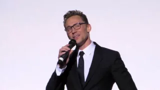 Tom Hiddleston does his best Northern Irish accent/impression!