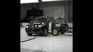 2007 Nissan Pathfinder side IIHS crash test (w/o optional side airbags)