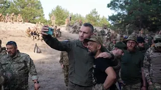 Ukrainian soldiers enjoy time in Kyiv away from the frontline as battalions rotate