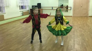 *216. Сулейманова Амина и Абушаев Амин, «Су буенда», театр народного танца «Йолдыз»