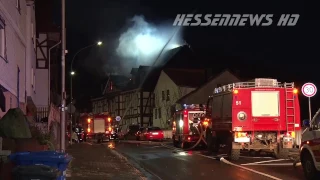 Dachstuhlbrand zerstört Mehrfamilienhaus in Niedenstein 12.01.2017