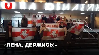 Белорусы пришедшие на матч "Цмоки-Минск" - "Зенит" в Санкт-Петербурге провели акцию солидарности