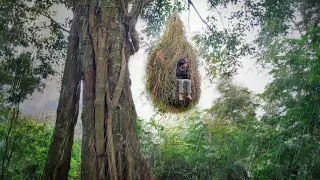 Building Bird Nest Shelter Tree House ▪︎ Solo Bushcraft Camping in Heavy Rain