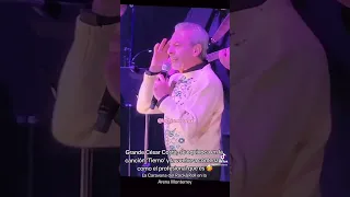 Grande César Costa, se equivoca en la canción 'Tierno' y la vuelve a comenzar todo un profesional