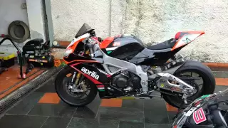 Aprilia RSV-4 with SC project exhaust and Akprapovic manifold