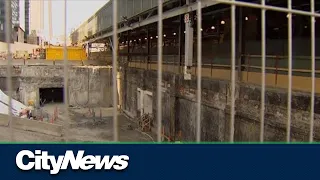 New Union Station concourse, two wider platforms being built