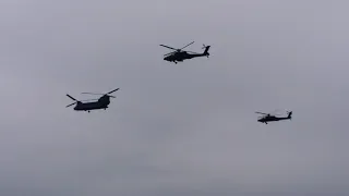 Chinooks and Apaches with Flares in Airshow!