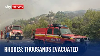 Greece: Thousands forced to flee homes and hotels due to wildfires on Rhodes