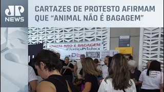 Tutores de pets fazem manifestação no Aeroporto de Guarulhos por justiça à morte do cão Joca